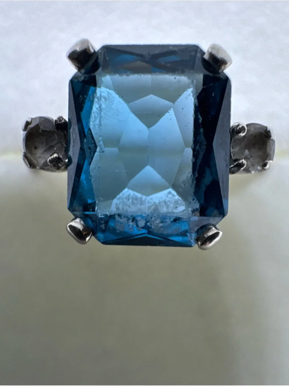 Vintage 10K White Gold Blue & White Topaz Ring Size 5.75 Emerald Cut Stone 2.7g